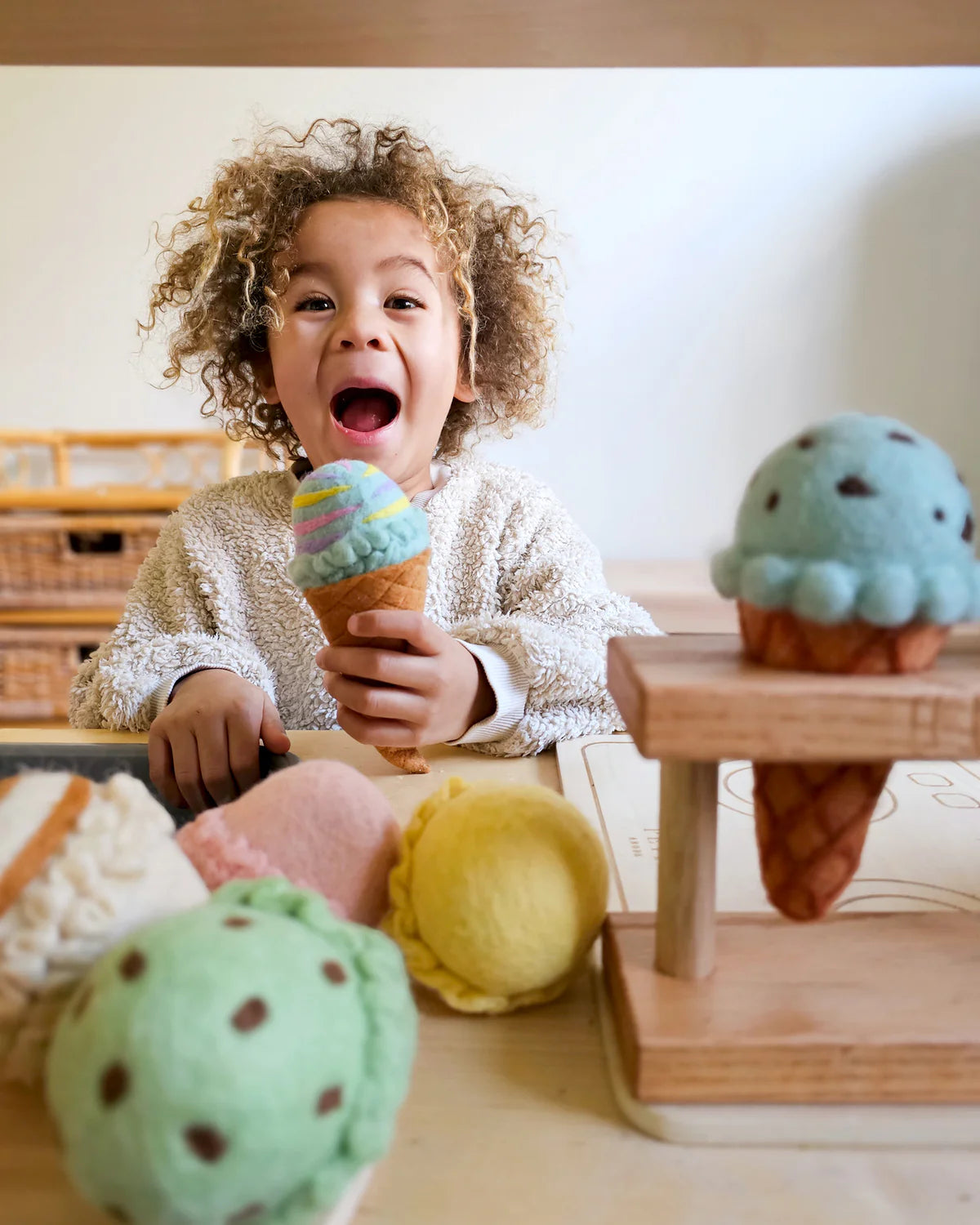 Felt Ice Cream Scoop Set - Waffle Cones and 9 Ice Cream Scoops