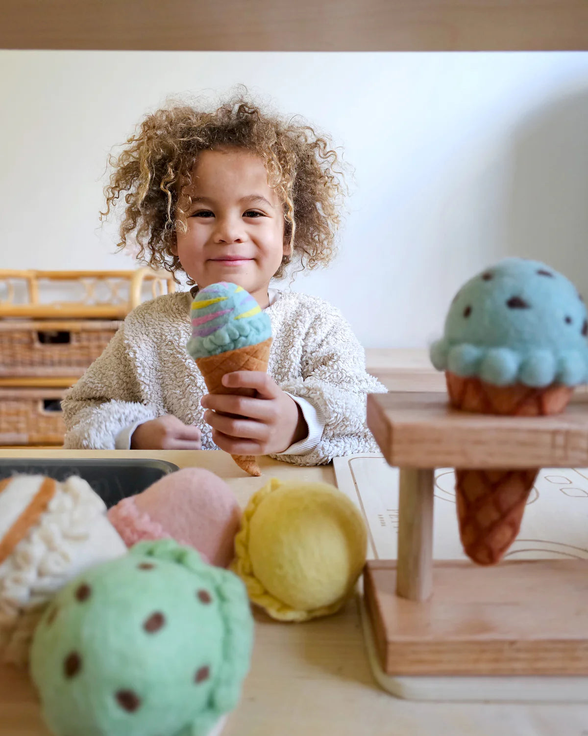 Felt Ice Cream Scoop Set - Waffle Cones and 9 Ice Cream Scoops