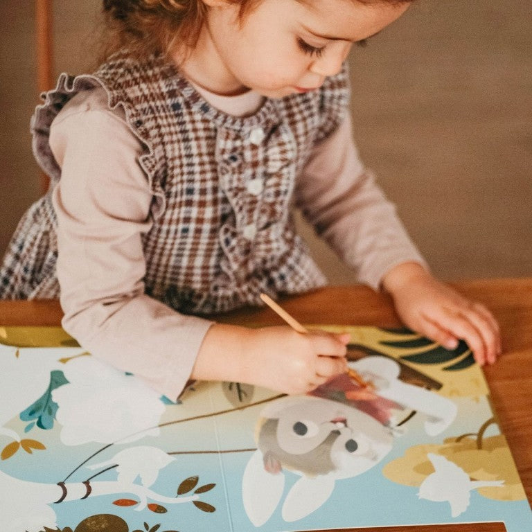 A Free the Colours Brush Book - Unicorns