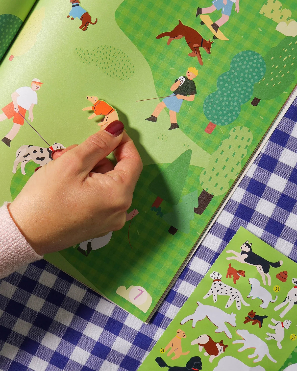 KIDS STICKER BOOK - PICNIC