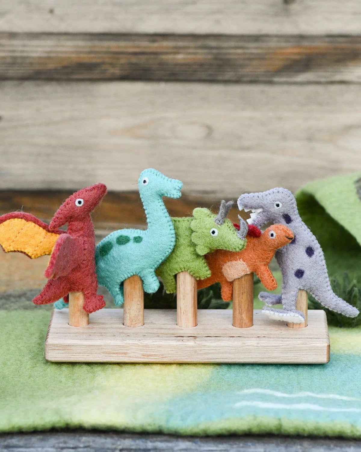 DINOSAUR FINGER PUPPETS SET