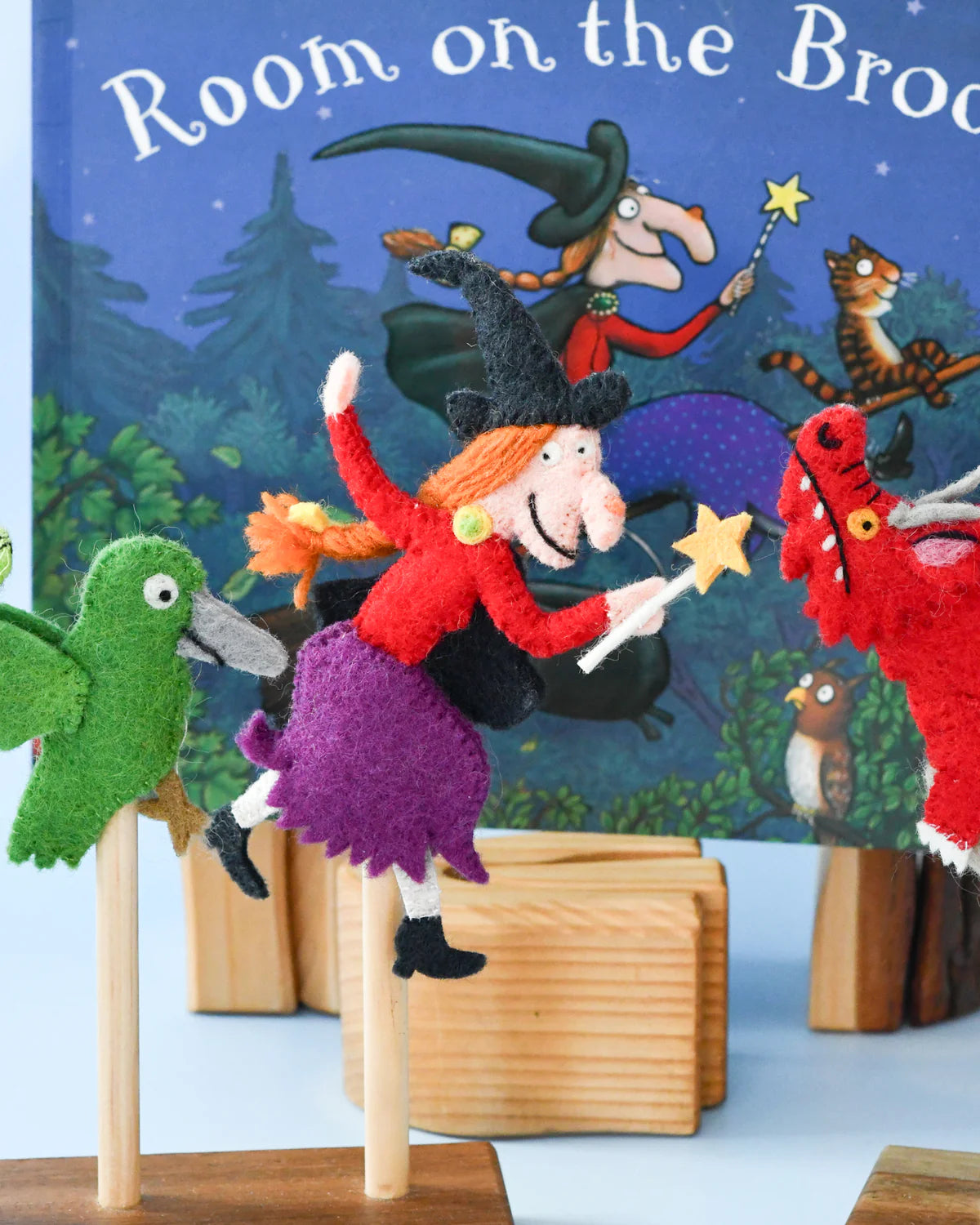The Room On The Broom Finger Puppets Set