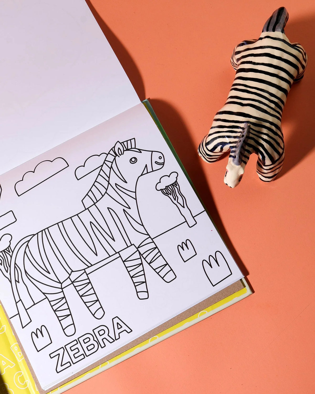 ALPHABET SAFARI COLOURING KIT
