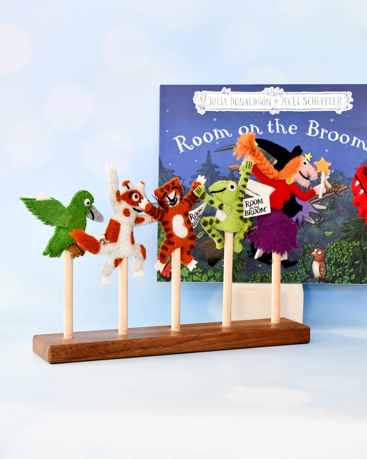 The Room On The Broom Finger Puppets Set