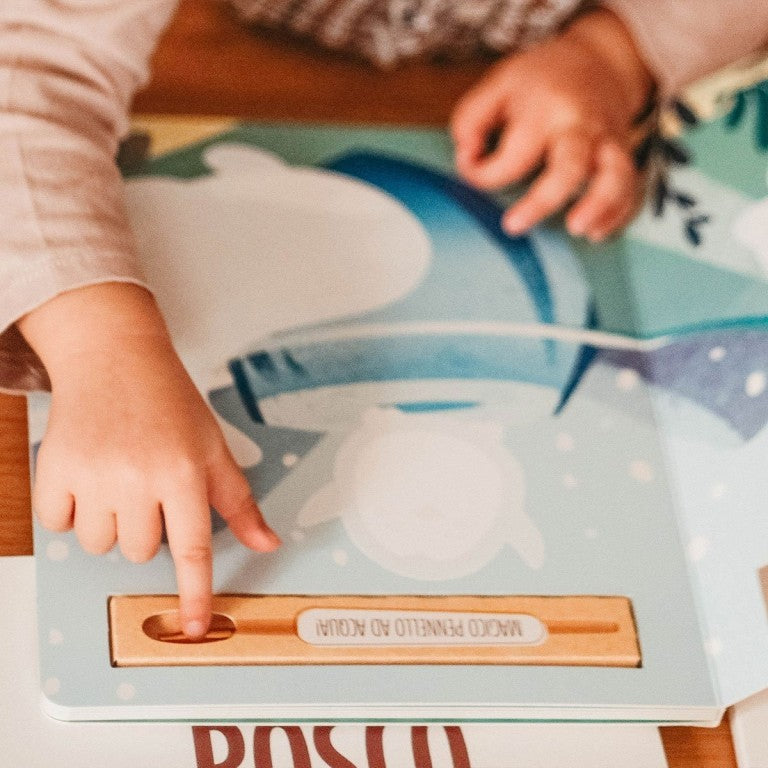 A Free the Colours Brush Book - Dinosaurs