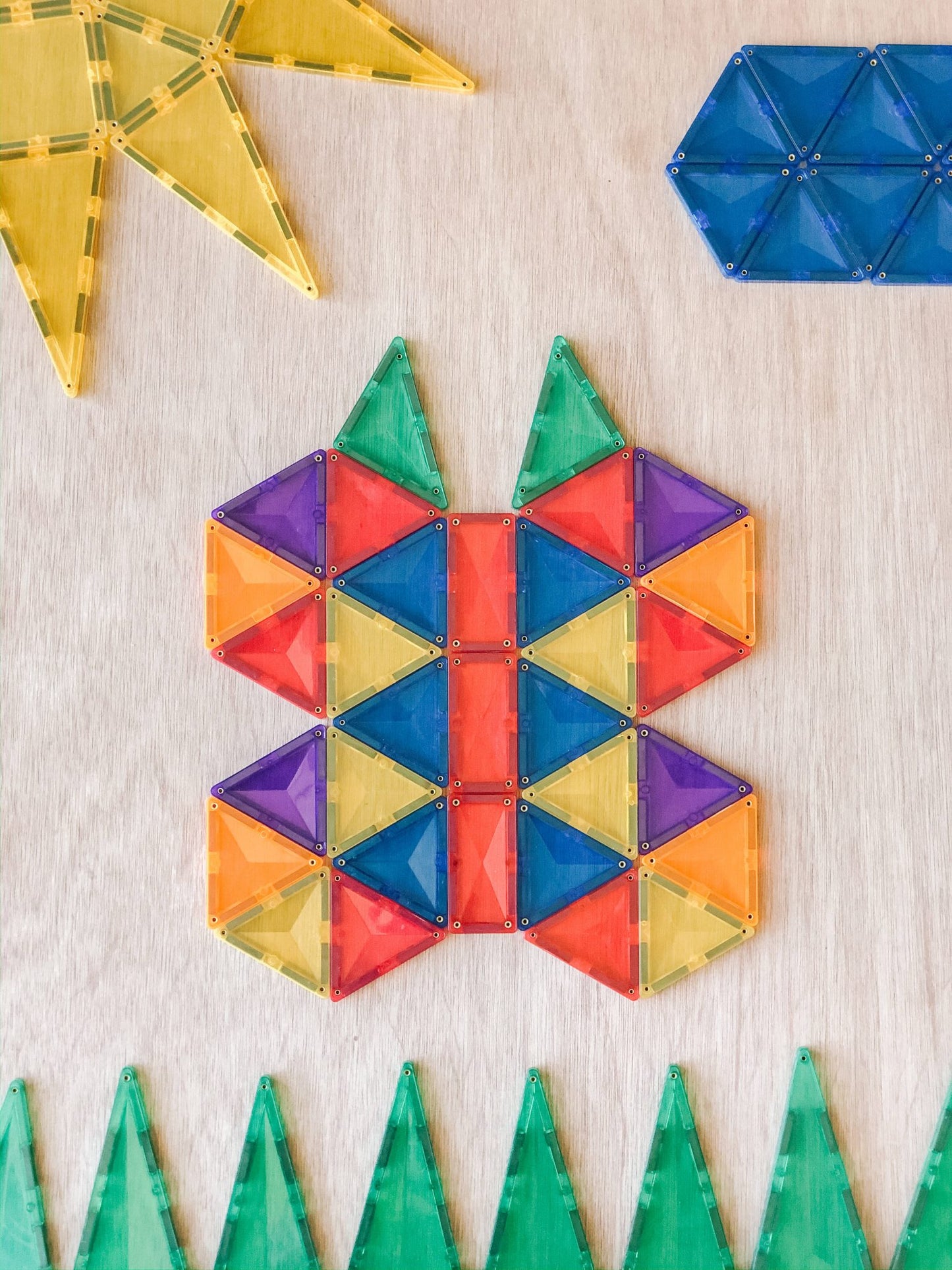 60 Piece Rainbow Starter Pack - Connetix Tiles